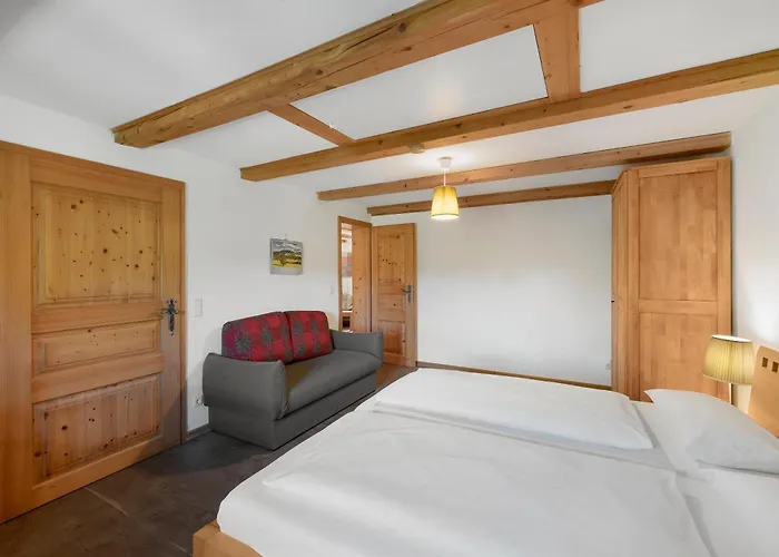 Zweilindenhof 3*