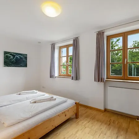Zweilindenhof 3*